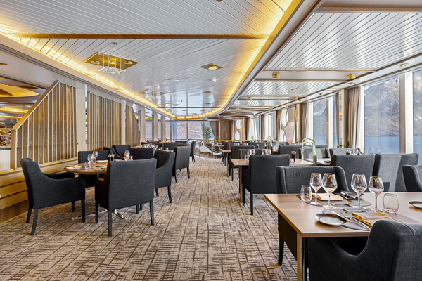 HX Hurtigruten Expeditions MS Fram Lindstrøm 2 ©Espen Mills.jpg